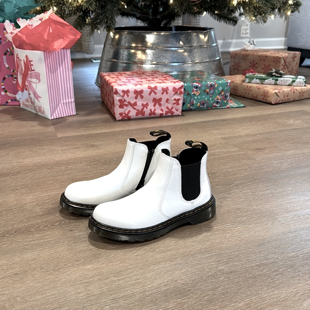 NWOT Steve Madden kids Chelsea boots US size 2